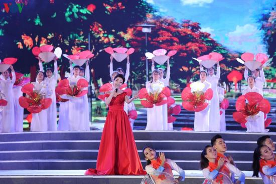 Thủ tướng dự khai mạc Lễ hội Hoa phượng đỏ - Hải Phòng 2019