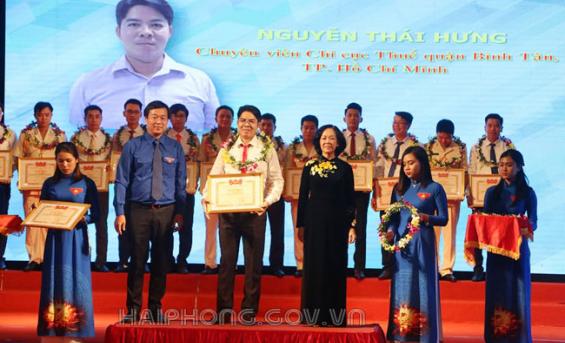 Tuyên dương 50 cán bộ, công chức, viên chức trẻ giỏi toàn quốc lần thứ 6, năm 2019 Tuyên dương 50 cán bộ, công chức, viên chức trẻ giỏi toàn quốc lần thứ 6, năm 2019